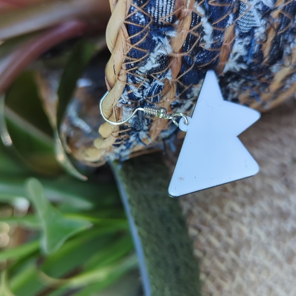 NWT/IP: (unbranded) 💌❤️🤓LOVE LETTER/PAPER AIRPLANE🤓❤️💌 acryl dangle earrings - Picture 4 of 4